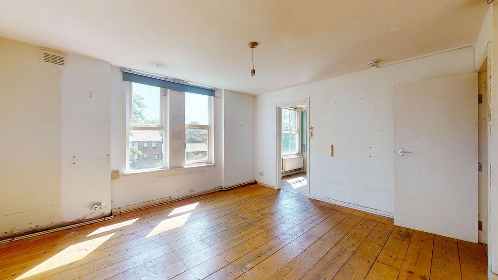 Property photo 2 of 11 Flat E, 11 Aubert Park, Highbury, London, N5 1Tl