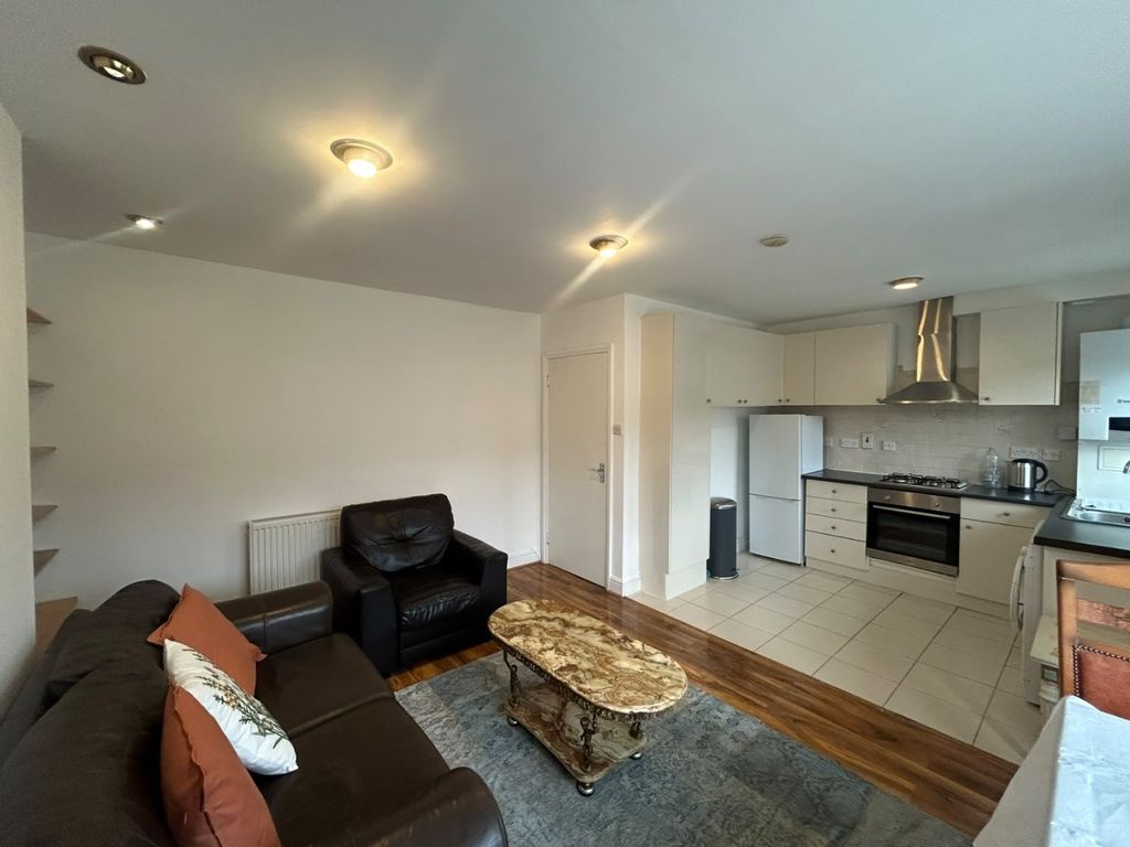 Property photo 3 of 13 6114812