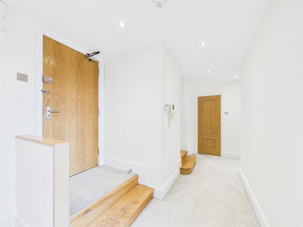 Property photo 2 of 26