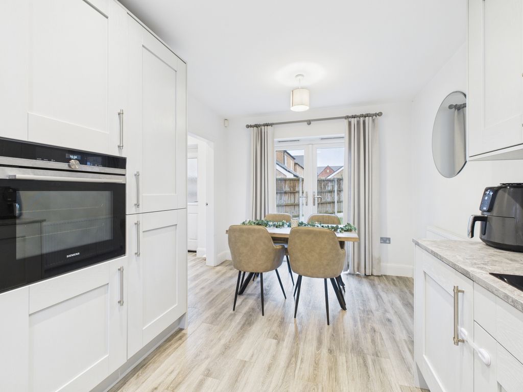 Property photo 3 of 10 The Crown Close