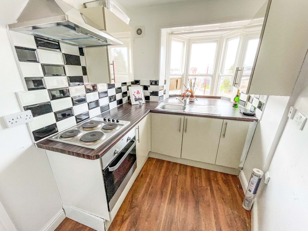 Property photo 1 of 8 Kitchen