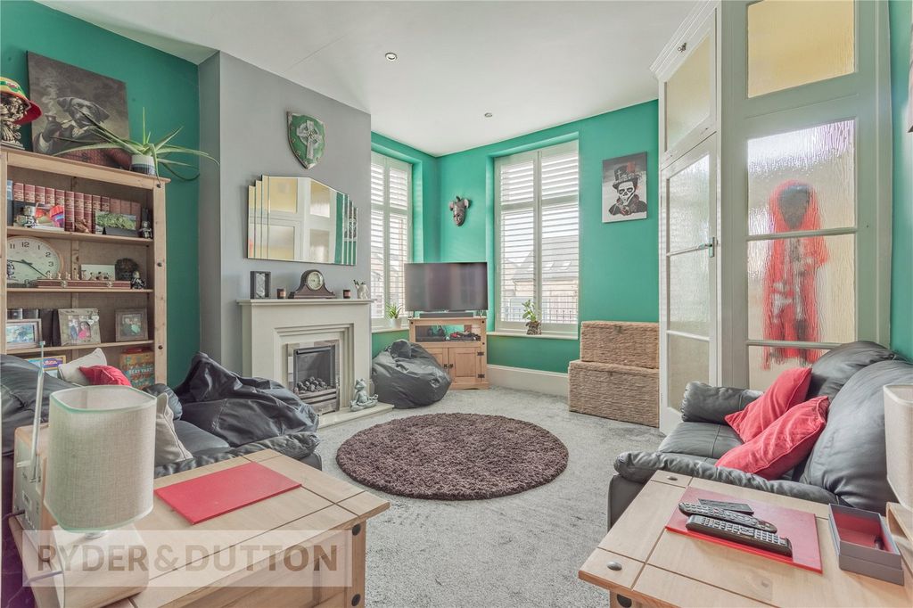 Property photo 2 of 20 Lounge