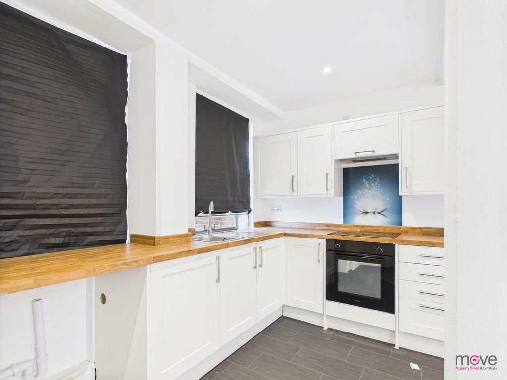 Property photo 1 of 4 Kitchen