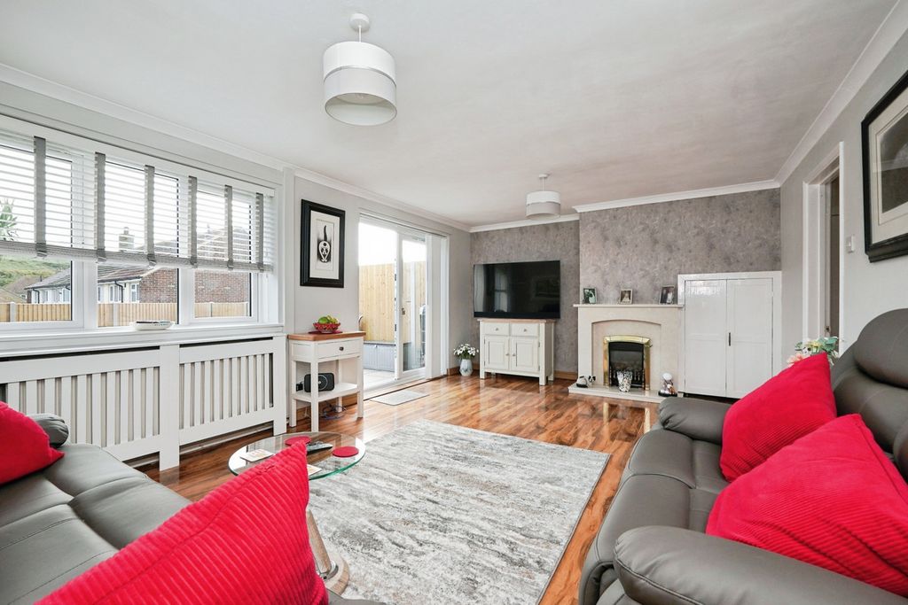 Property photo 3 of 19