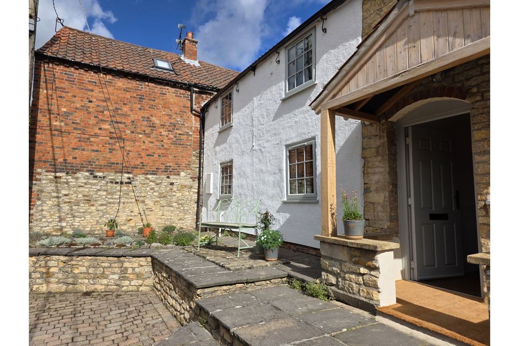 Property photo 2 of 18