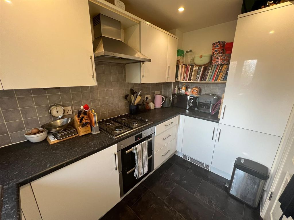Property photo 2 of 12 Kitchen