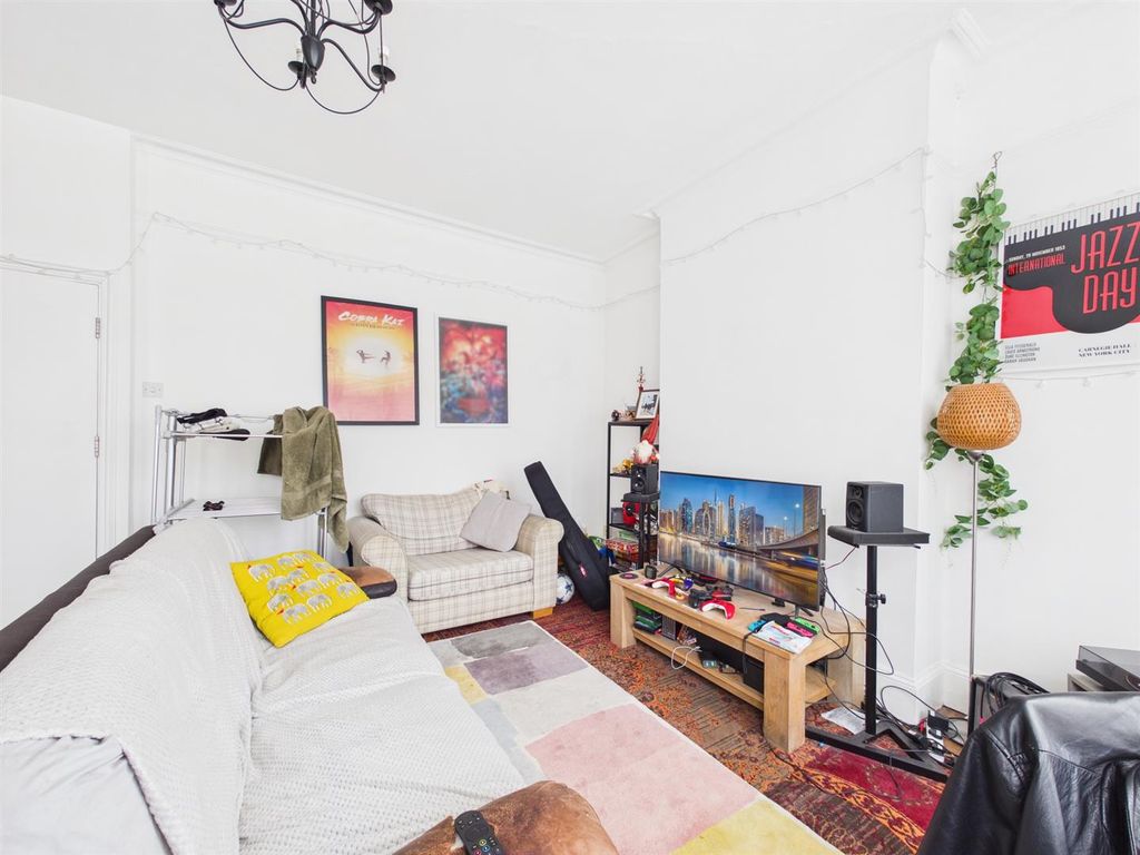 Property photo 2 of 22 Cam01358G0-Pr0229-Still006.Jpg