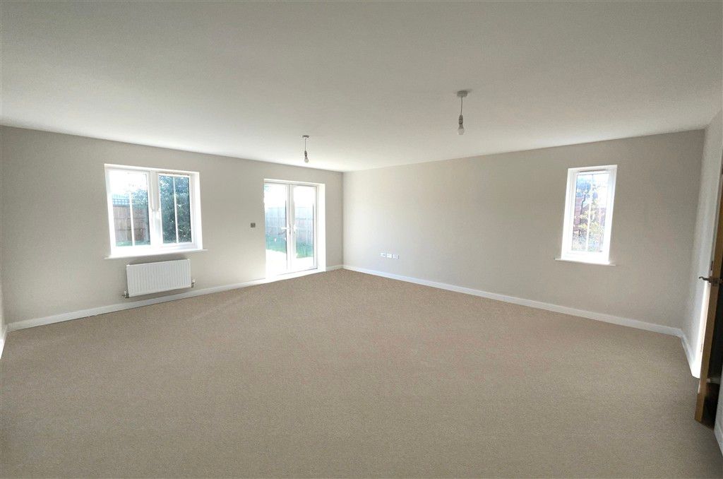 Property photo 1 of 12 Lounge/Diner