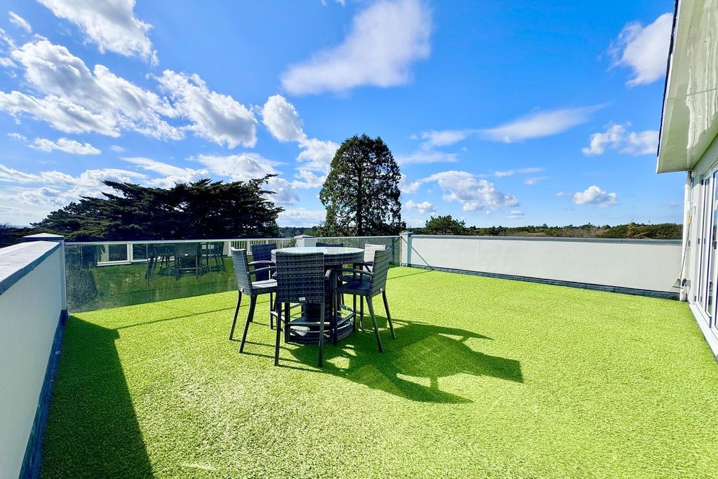 Additional image 9 of 4 bed flat for saleWestern Road, Branksome Park, Poole BH13