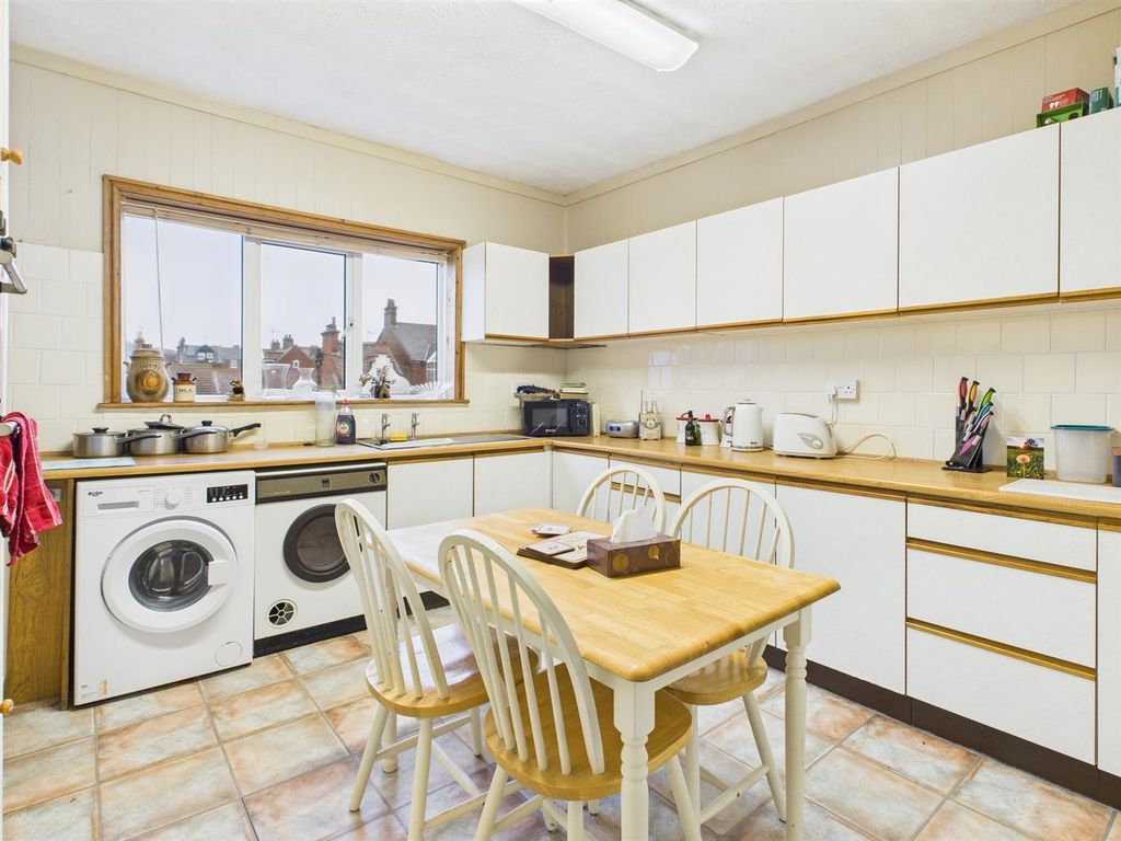 Property photo 3 of 16 Cam04116G0-Pr0274-Still006.Jpg