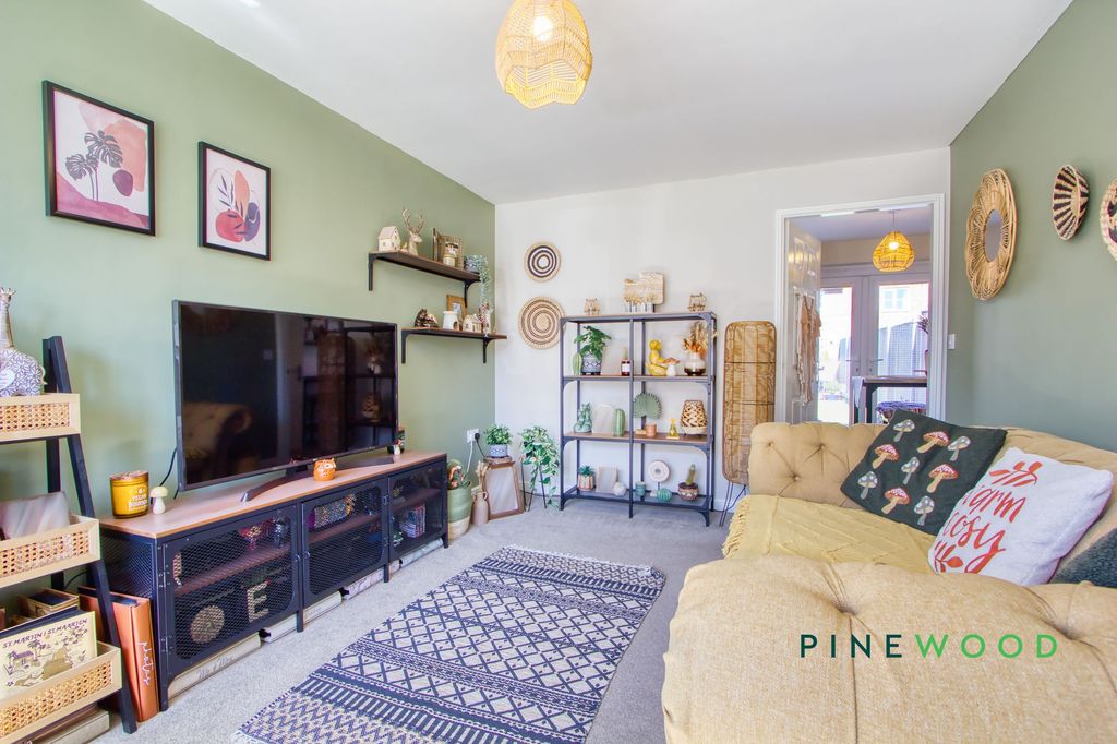 Property photo 1 of 18 Lounge