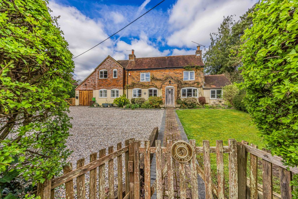 Property photo 1 of 46 Rose Cottage, Ervills Lane, Worlds End-Small-Porti