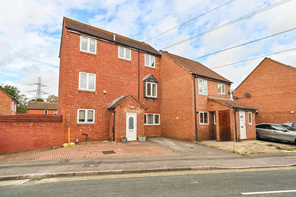 Property photo 3 of 34