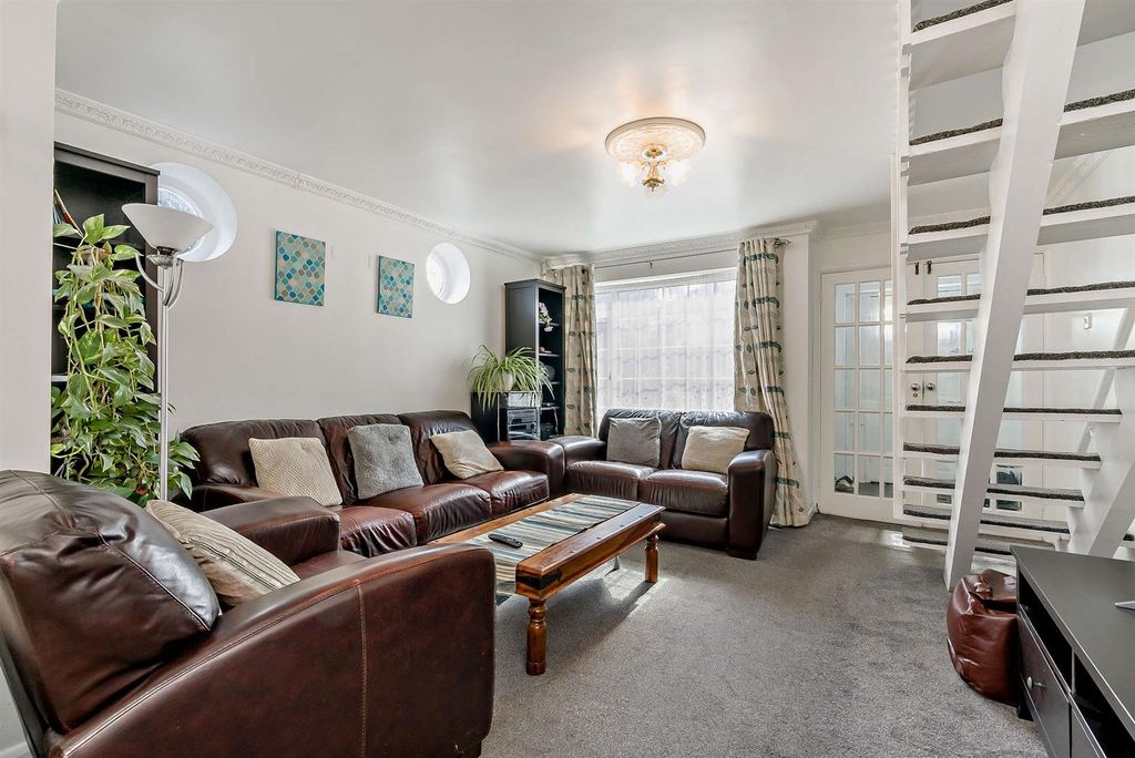 Property photo 2 of 12 8704858-Interior11-800.Jpg