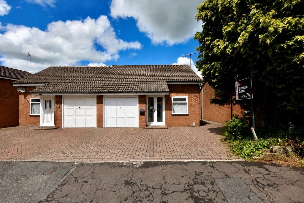 Property photo 1 of 15 External
