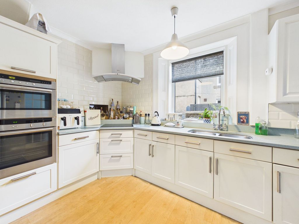 Property photo 3 of 23 Kitchen