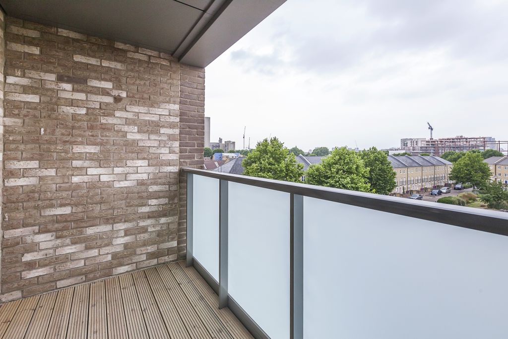 Property photo 3 of 11 Balcony