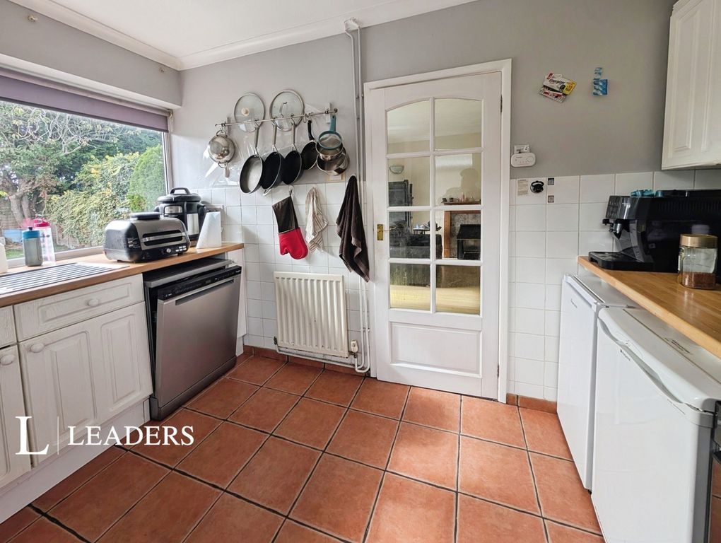 Property photo 3 of 14 Kitchen