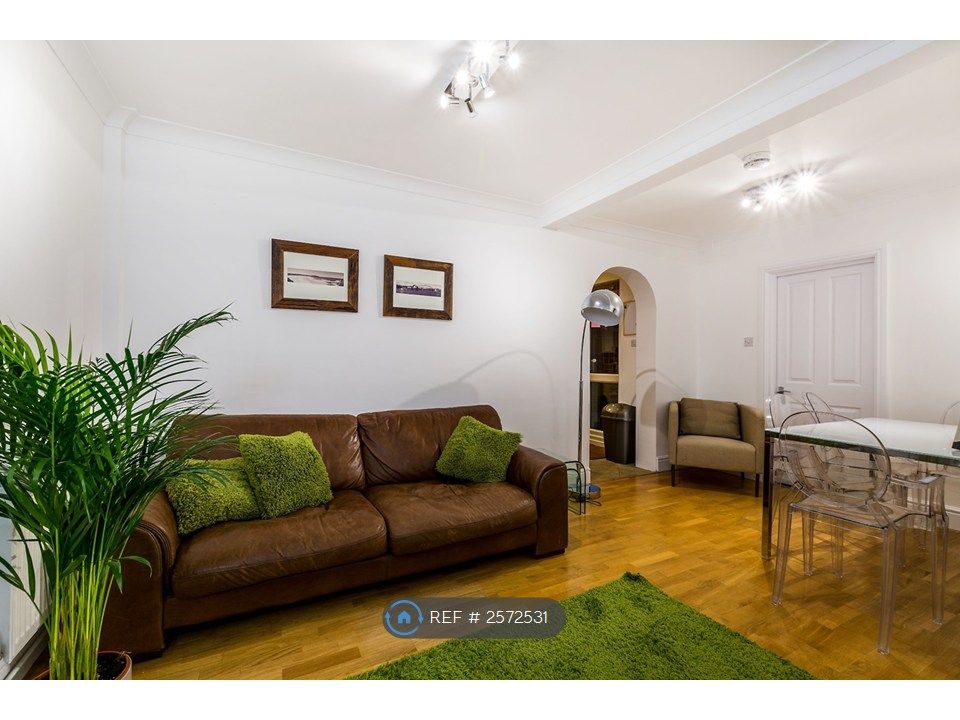 Property photo 3 of 12 Communal Lounge