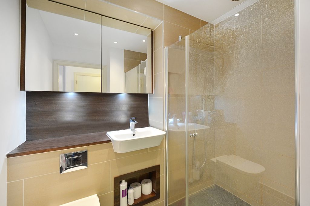 Property photo 3 of 9 3 5 Queensland Ro...