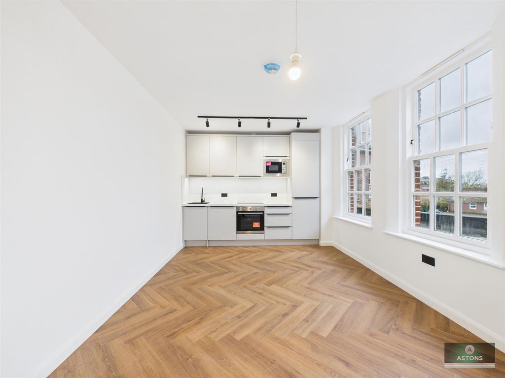 Property photo 3 of 6 Cam04622G0-Pr0147-Still006.Jpg