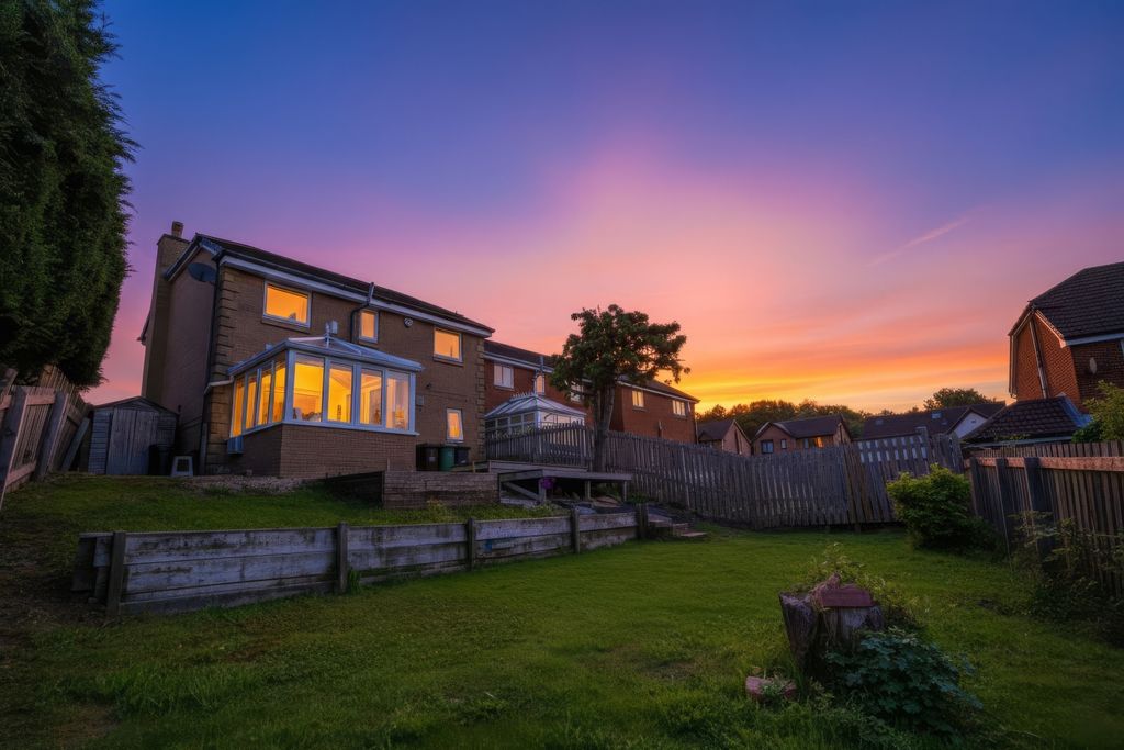 Property photo 2 of 30 Twilight 02