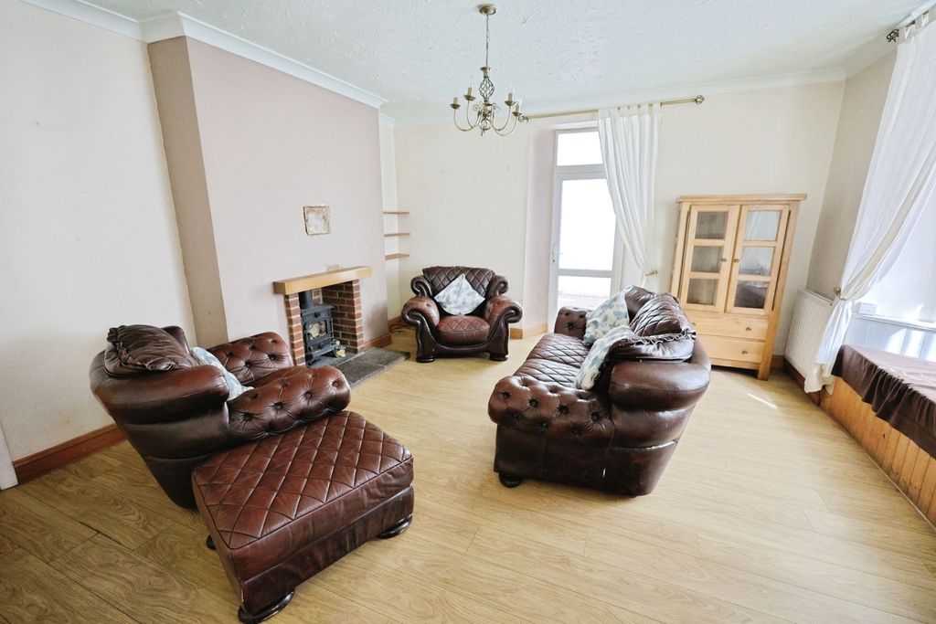 Property photo 3 of 18 Pbox-Img.Jpg