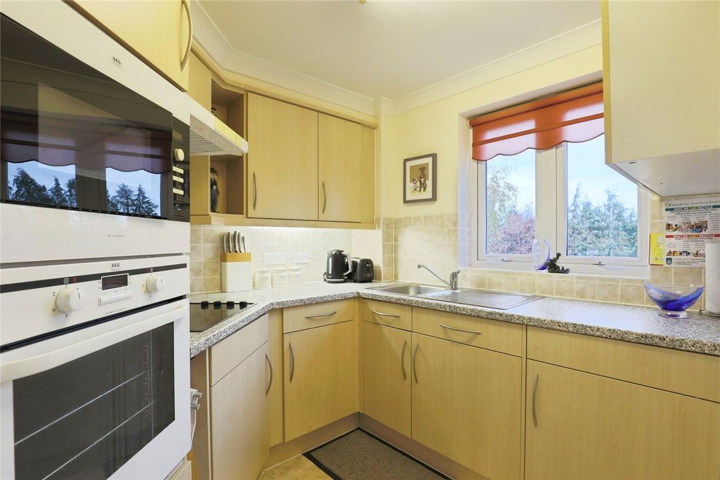 Property photo 3 of 10 Kitchen