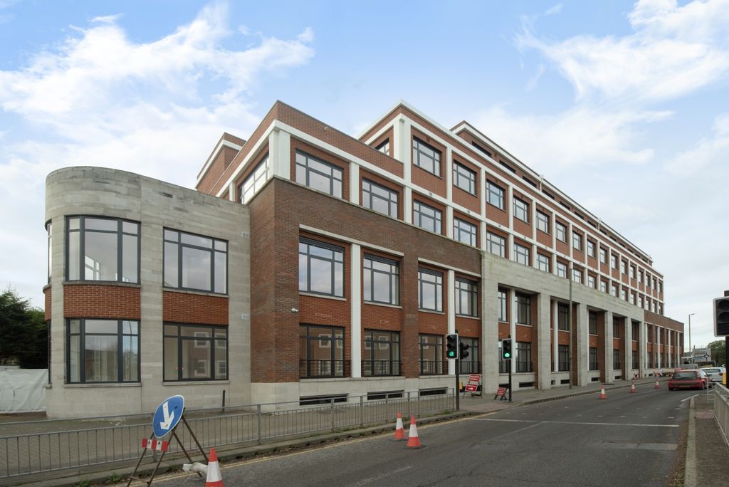 Property photo 1 of 11 Syward Place Ph1