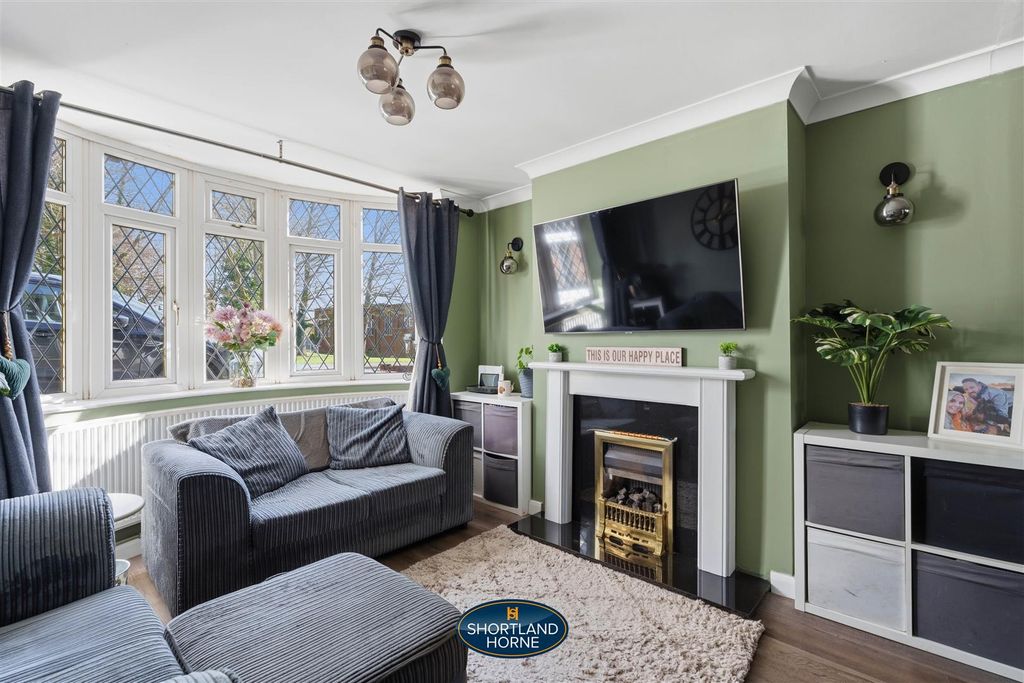 Property photo 3 of 26 Lounge