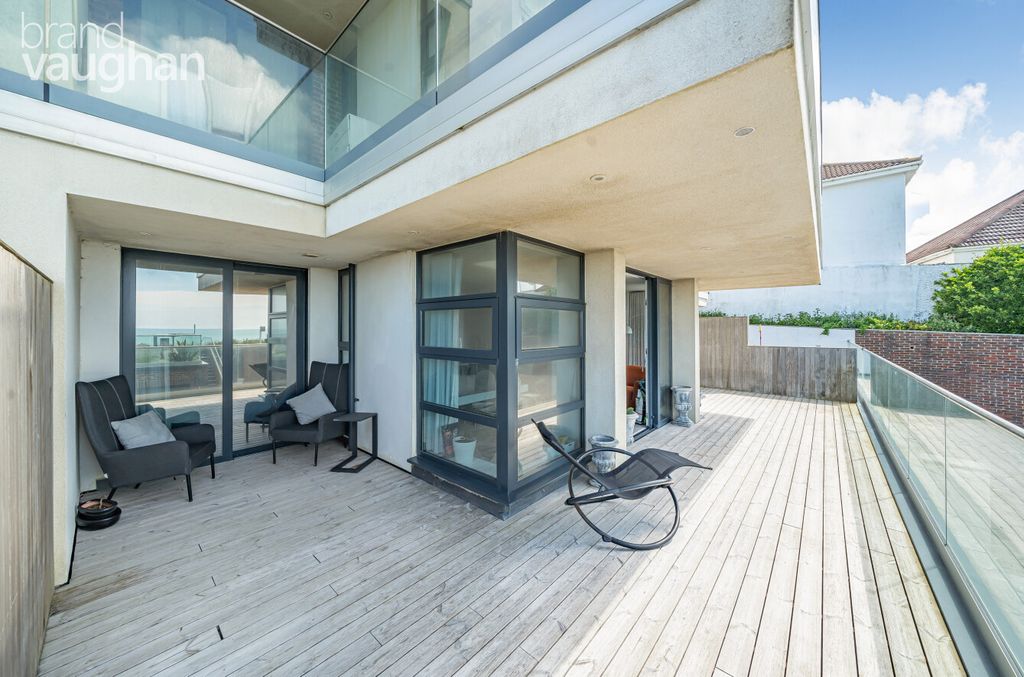Property photo 3 of 12 Balcony