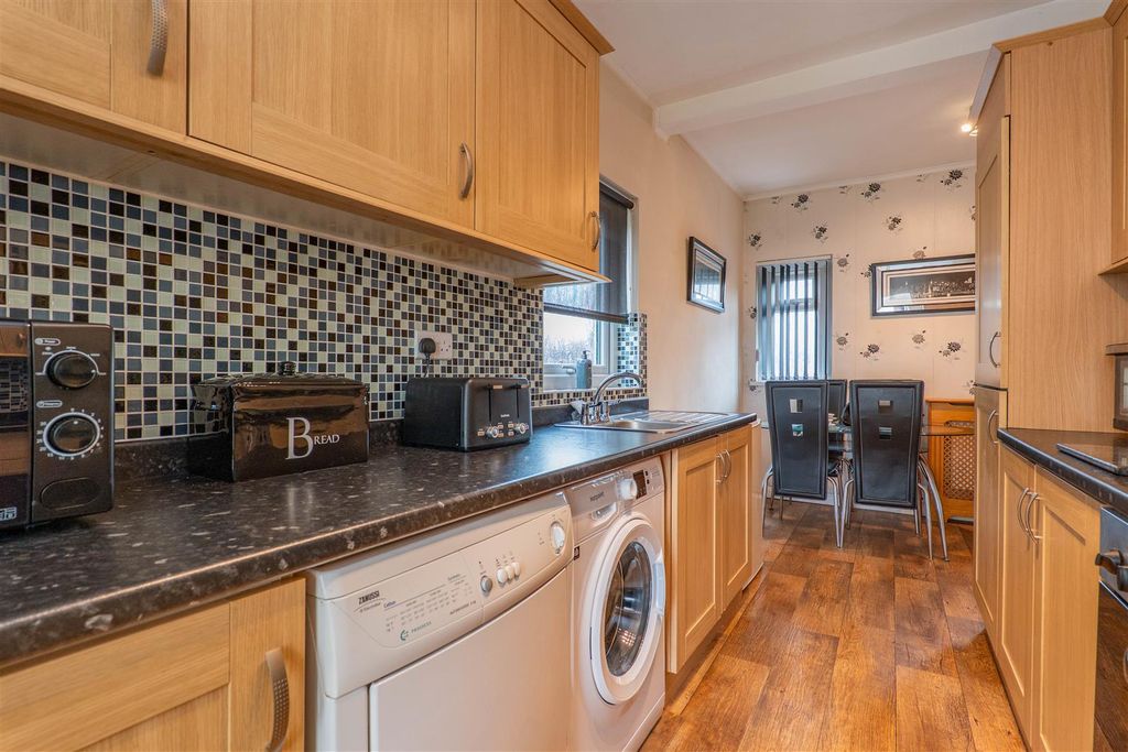 Property photo 3 of 22 Kitchen/Diner
