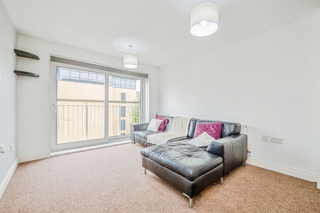 Property photo 2 of 36