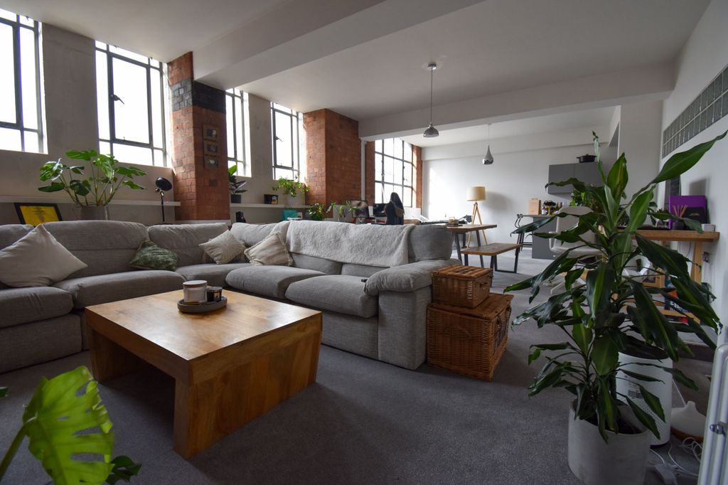 Property photo 3 of 12