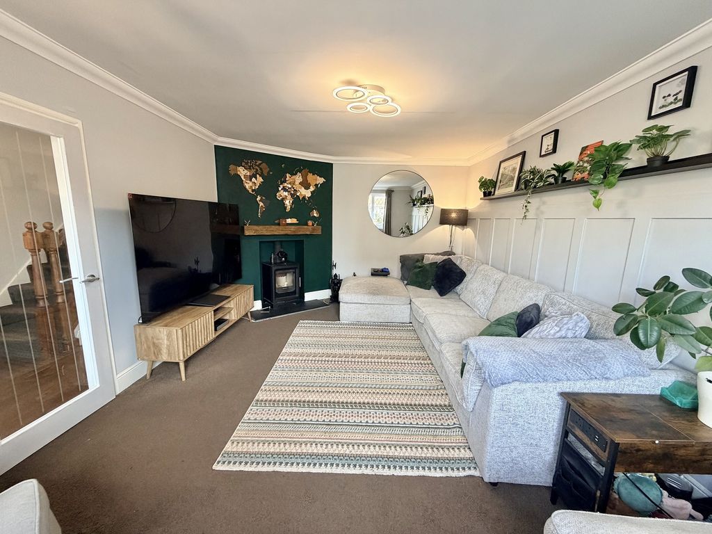 Property photo 3 of 17 Lounge