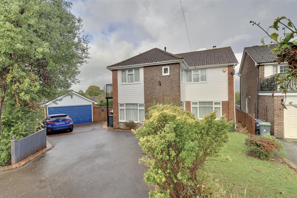 Property photo 2 of 24 Garage And Parking