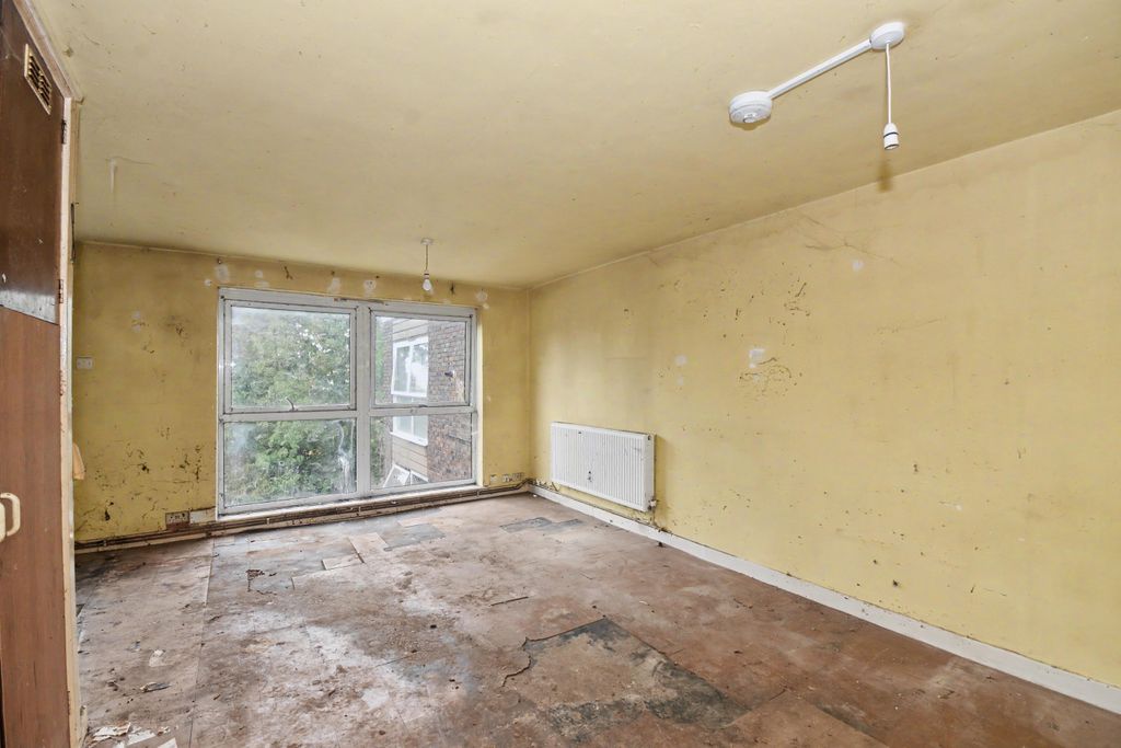 Property photo 3 of 19 Flat 15, Vine Court, Burwood Road, Hersham, Kt12 4Aq