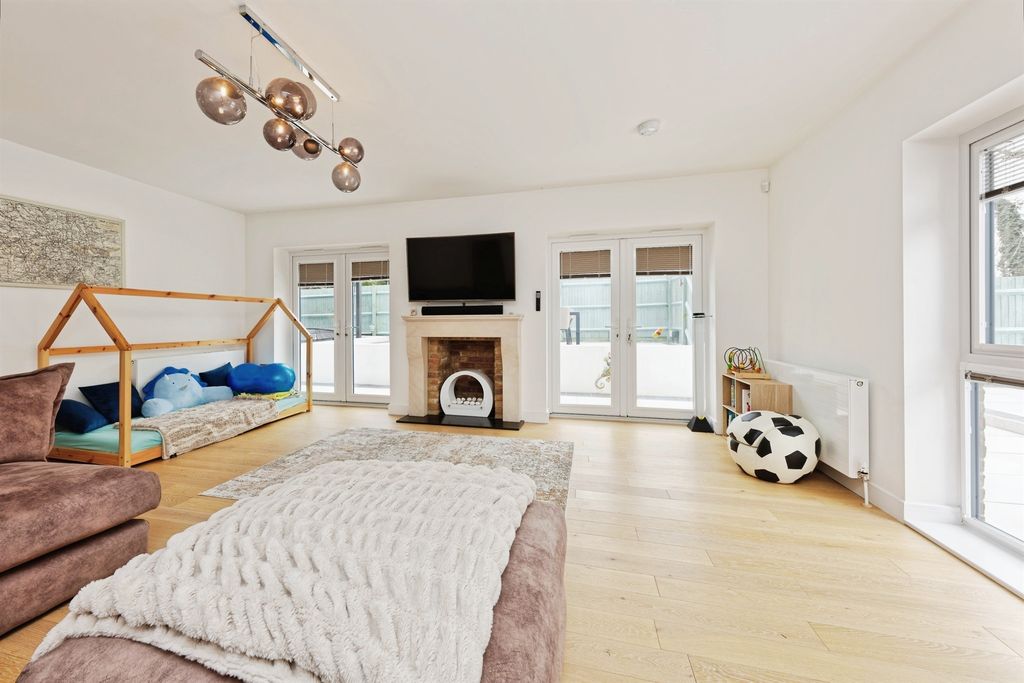 Property photo 2 of 20