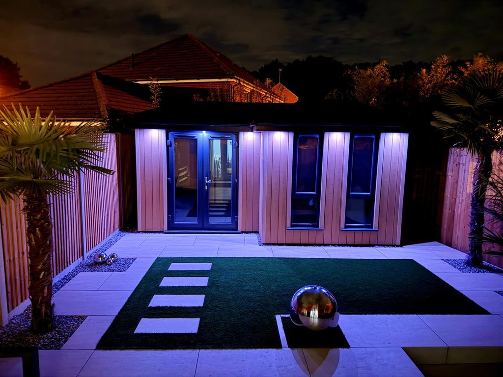 Property photo 3 of 22 Night Time 3.Jpg