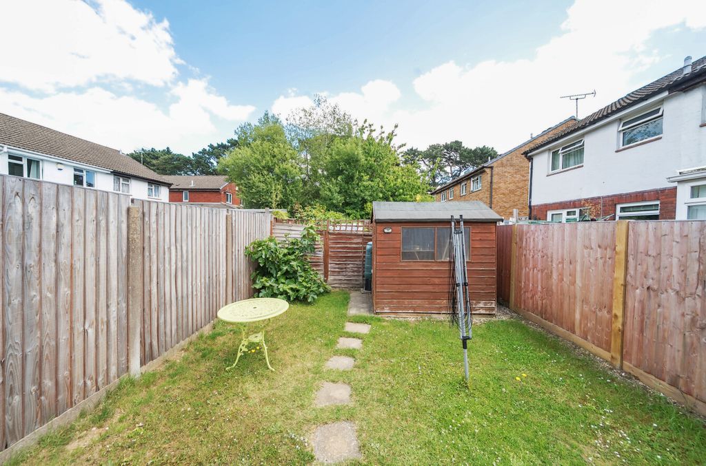 Property photo 2 of 8 1303235-7-683Da81...