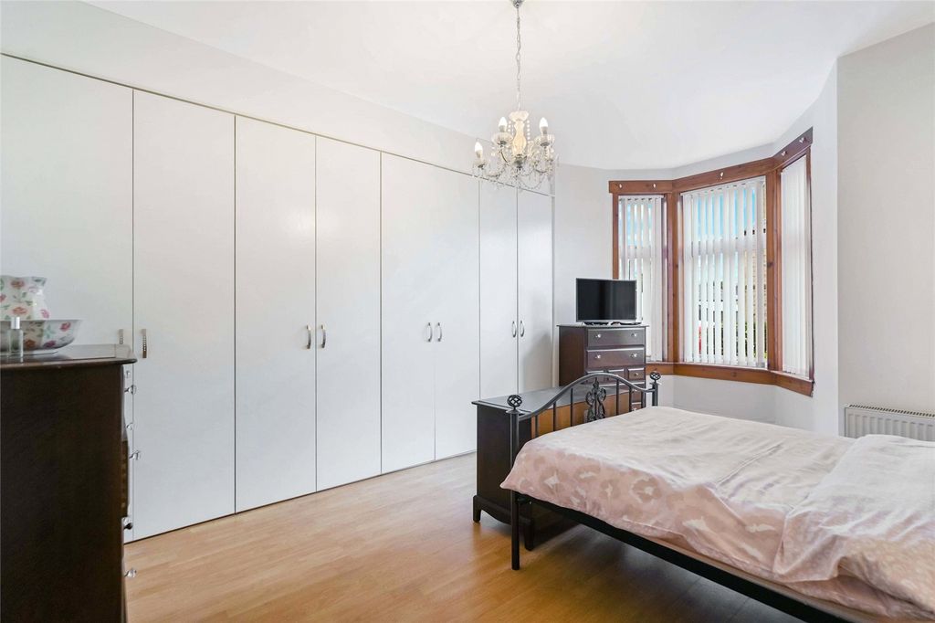 Property photo 3 of 21 Bedroom