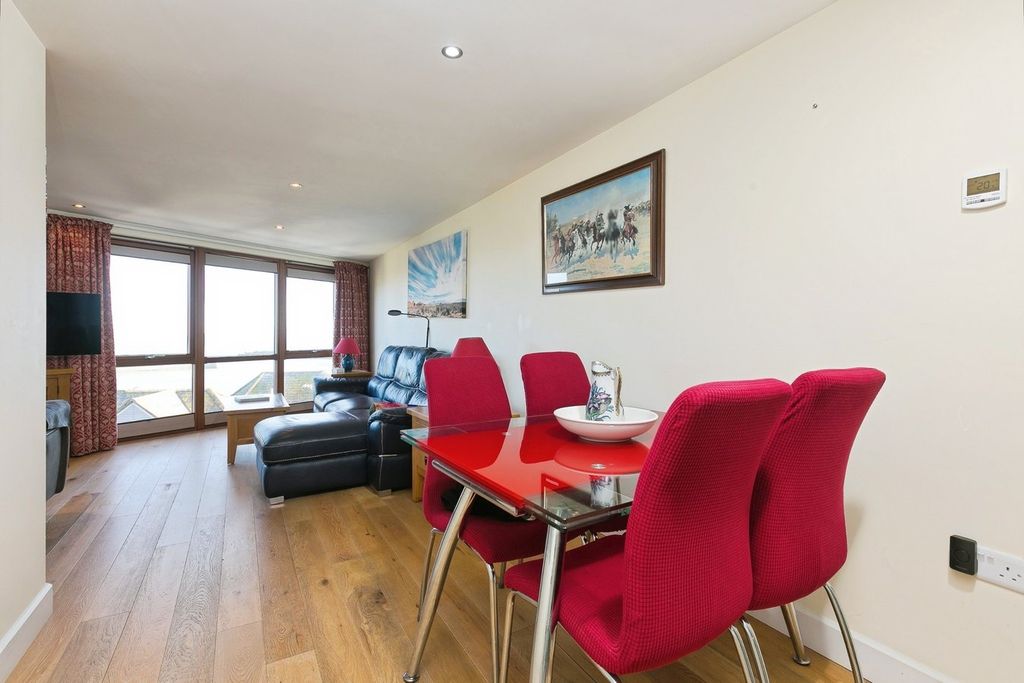 Property photo 3 of 24