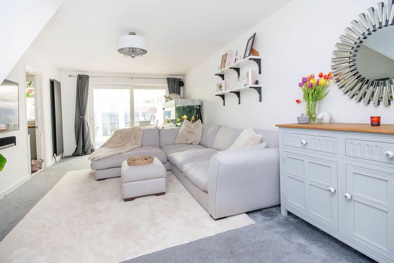 Property photo 3 of 13 Lounge