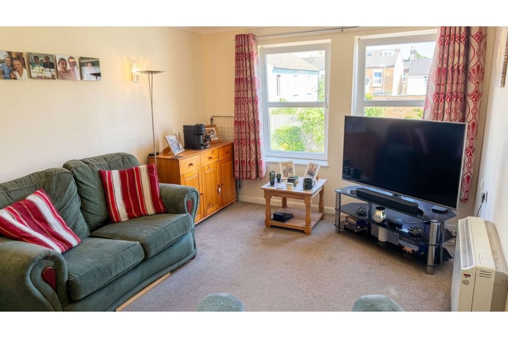 Property photo 3 of 12