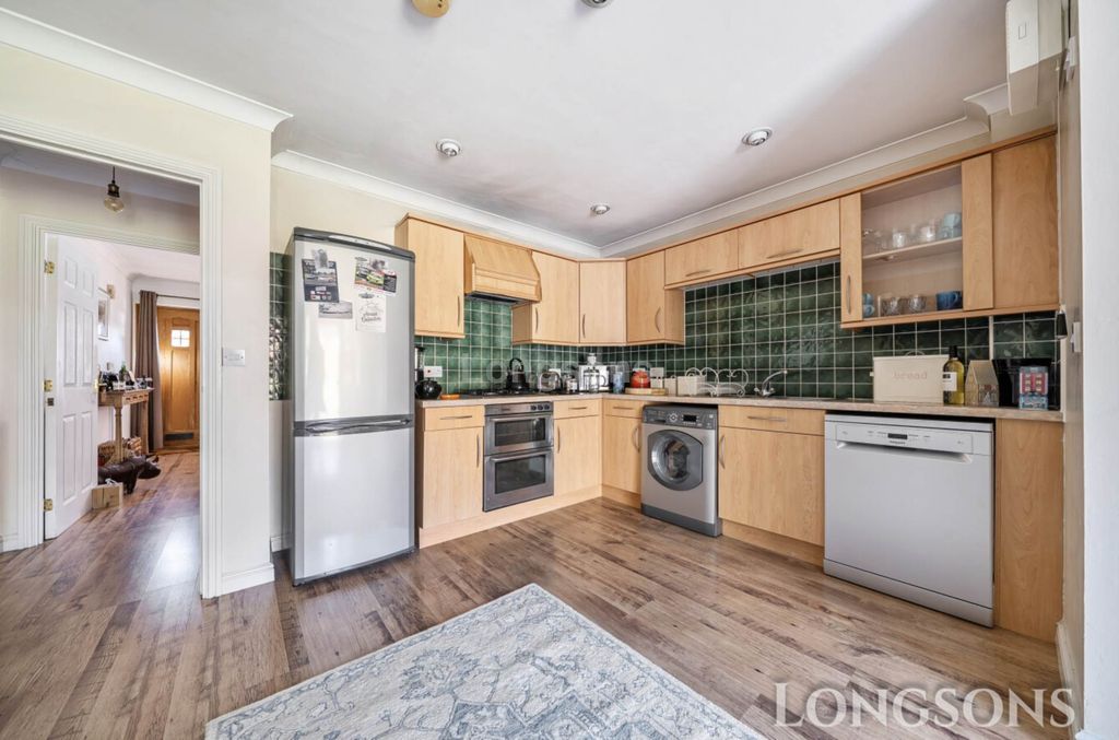 Property photo 2 of 18