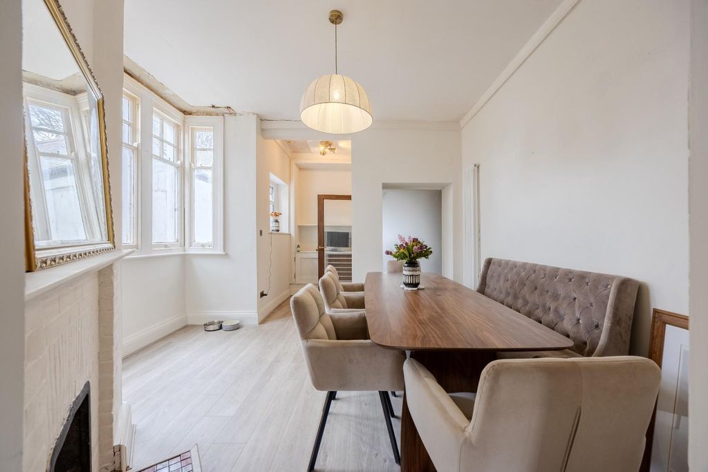 Property photo 2 of 29