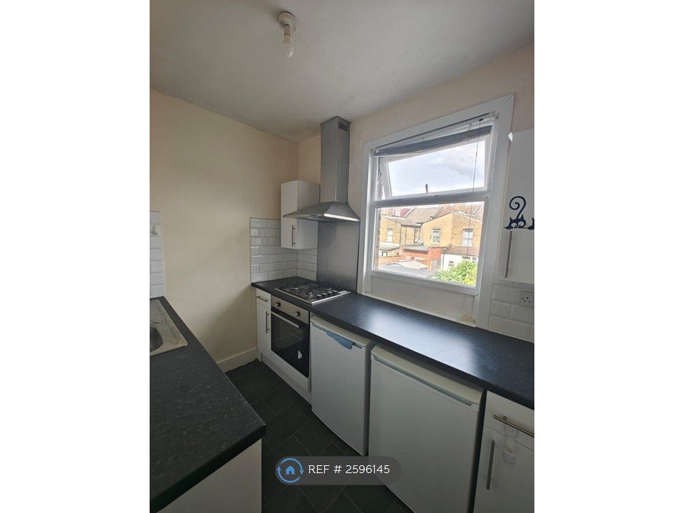 Property photo 1 of 4 Kitchen