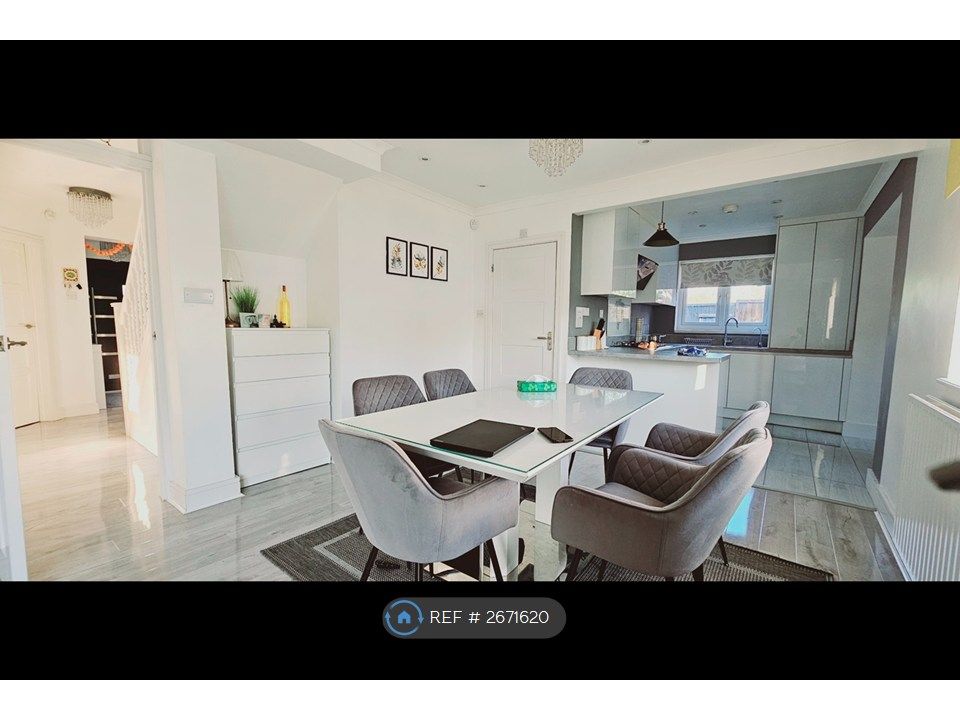 Property photo 2 of 35