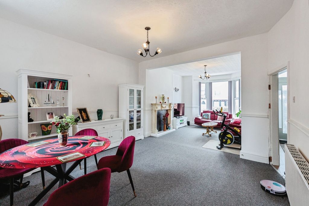 Property photo 3 of 17 Photo