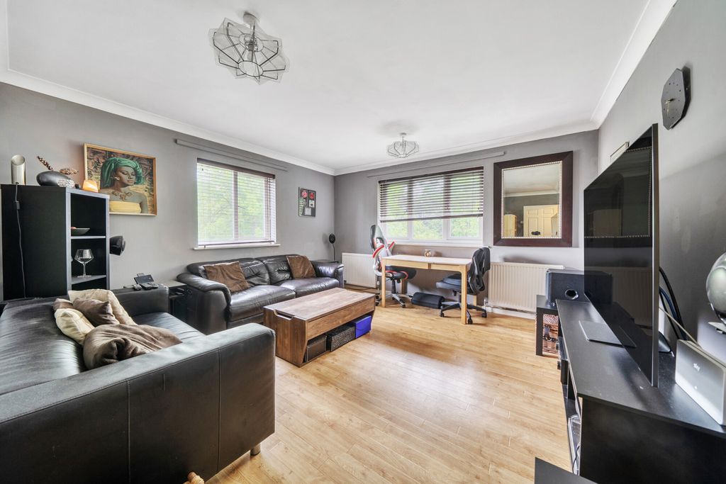 Property photo 2 of 22 1297891-16-682d9A...